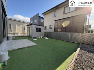 お子様のプール遊びや、ガーデニング、特設カフェで秋の夜長を楽しんだり、日光浴やＢＢＱ、楽しみ方は様々です。