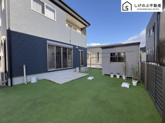 お子様のプール遊びや、ガーデニング、特設カフェで秋の夜長を楽しんだり、日光浴やＢＢＱ、楽しみ方は様々です。