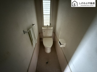 換気にも配慮した窓付きのトイレスペースとなっています。