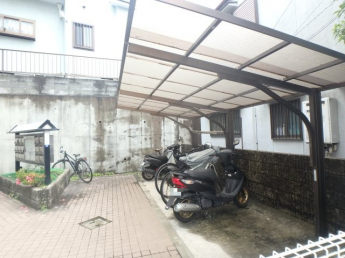屋根付き駐輪スペースです