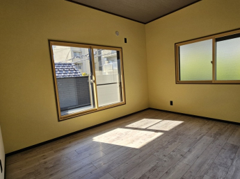 こちらのお部屋はバルコニーがあります