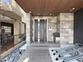 毎日通るエントランスはこのようになっています