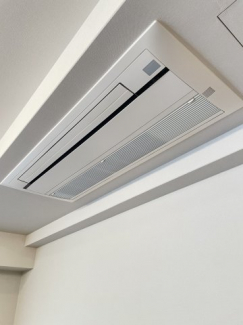 天カセエアコンが2機設置♪