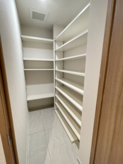広々お使い頂けるシューズインクローゼット♪