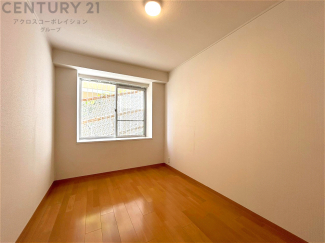 寝室…リラックスできるプライベート空間で、快適な睡眠をサポート。個人の好みに合わせたインテリアや寝具で心地良さを追求。プライベートな時間を過ごし、リフレッシュする場所におすすめです。