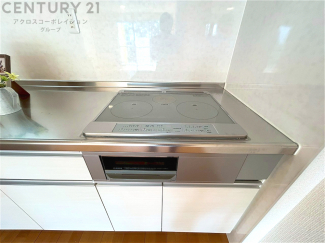 IHクッキングヒーターは高速で加熱し省エネで使いやすいく火を使わないため安全で、清掃も簡単です。調理制御がしやすく、食材を均等に加熱できます。