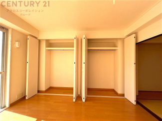 衣類やアクセサリー、小物類の収納が便利で整理整頓がしやすく、部屋の美観を保ちつつ、スペースを最大限に活用できます。衣服のしわやダメージを防ぎ、長持ちさせることができます。