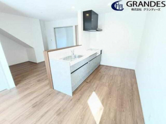 キッチンから室内を見渡せるように設計♪