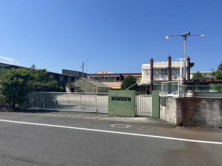 松山市立西中学校まで1600m