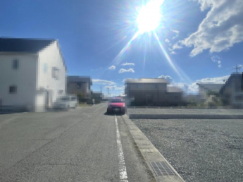 【前面道路含む現地写真】