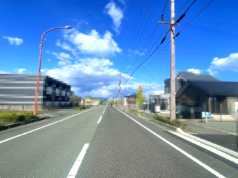 【前面道路含む現地写真】