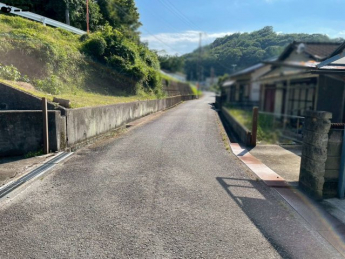 【前面道路含む現地写真】