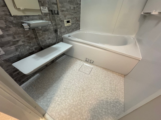 新品でコンパクトで使いやすいトイレです