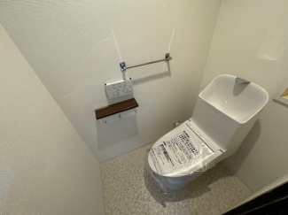 落ち着いた色調の洋室です