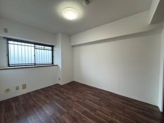 明るい洋室です