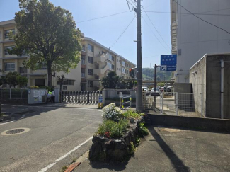 松山市立味生小学校まで400m