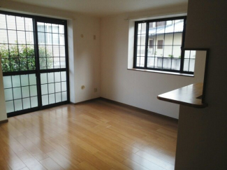 ゆったり過ごせる居間です