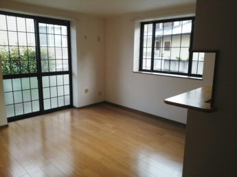 ゆったり過ごせる居間です