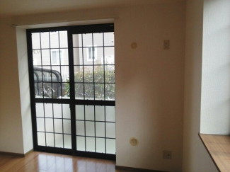 明るい色調の室内です