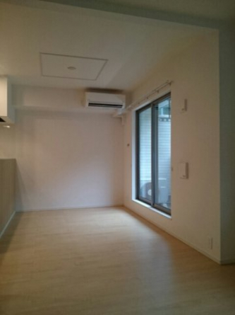 ゆったり過ごせる居間です