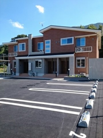 駐車場があるので、車を買う予定の方も安心です