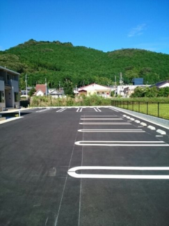 車をお持ちの方に嬉しい駐車場付きの物件です