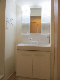 明るい洗面所です