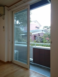 落ち着いた時間を過ごせるバルコニーです