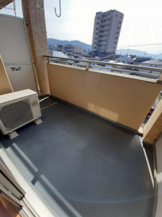 外からの目が気にならないバルコニーで洗濯物が干せます