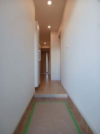 収納もある玄関です