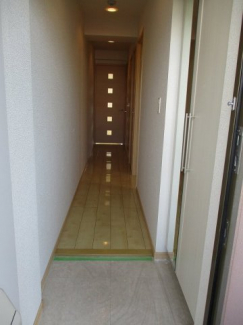 明るい玄関です