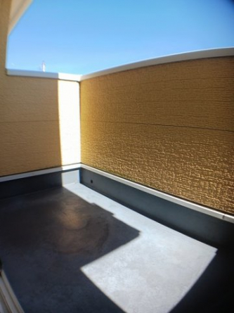 落ち着いた時間を過ごせるバルコニーです