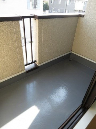 外からの目が気にならないバルコニーで洗濯物が干せます