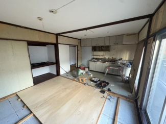 収納スペースもタップリ。お客様でのリフォーム工事が必要です。