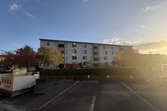 敷地内駐車場空きあり（月額３,０００円/要確認）
