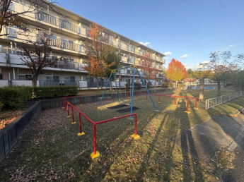 目の前が公園なので、お子様が遊びに行く際も安心！！