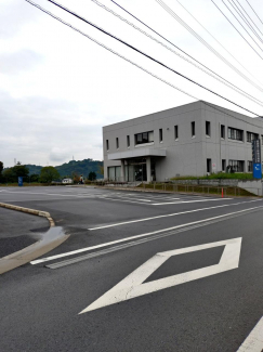 愛媛県立新居浜病院まで596m