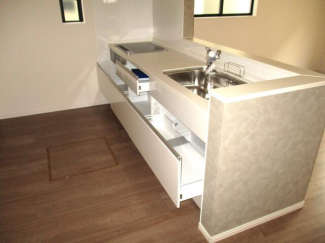 キッチンの収納量も多いです