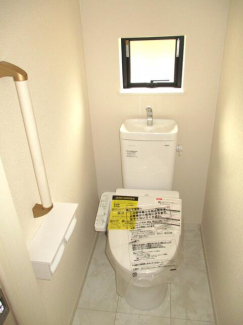 トイレは２か所あります、洗浄機能も充実しています