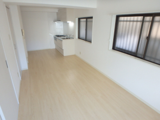 たっぷりの陽射しが射し込むお部屋です