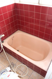 タイル張りのお風呂があります。