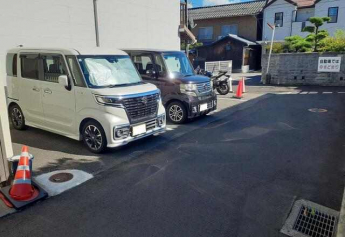 松山市道後湯之町の駐車場の画像