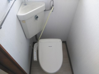 松山市和泉南１丁目のアパートの画像