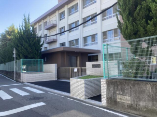 松山市立道後中学校まで2000m