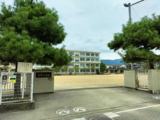 松山市立小野小学校まで367m