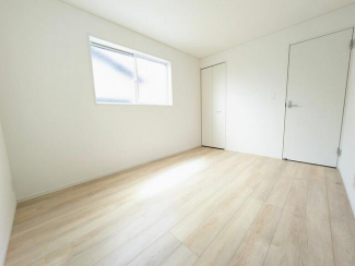 ２階洋室　６帖