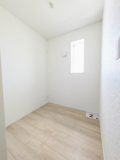 ２階　テレワークルーム　収納部屋にも最適