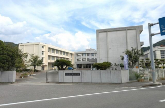 松山市立粟井小学校まで1372m
