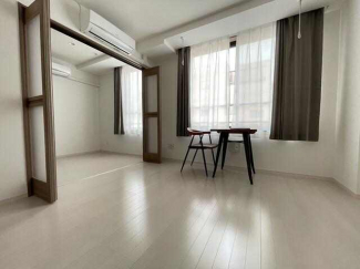 ※カーテンは付きません。