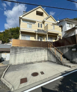 外観を南西側より撮影